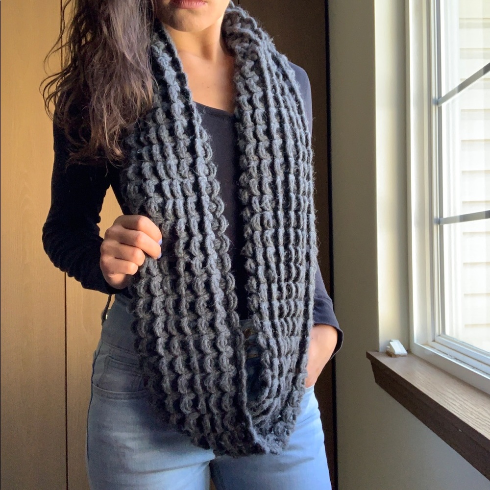 Trendy Grey Scalloped Scarf